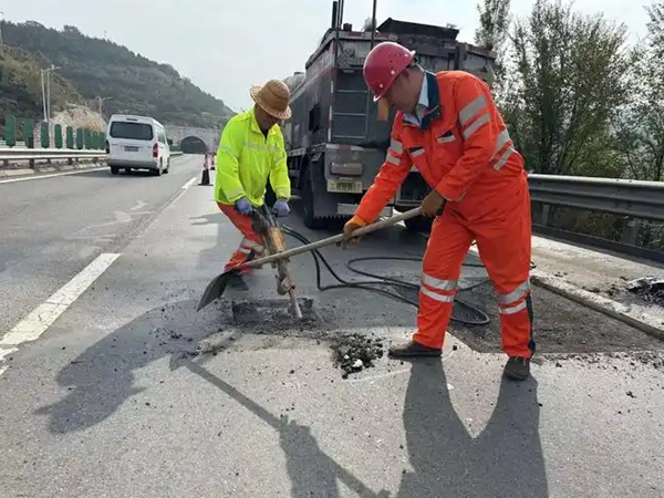 沥青道路铺设